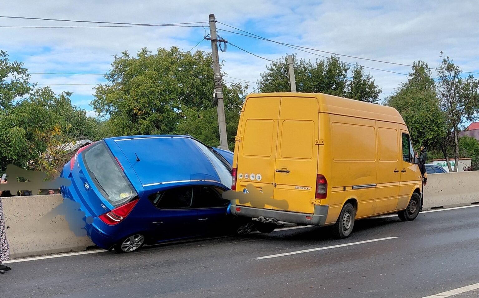 foto accident grav cu duba si masina proiectata pe separatorul de sensuri al dn1 la saftica coloana pana la balotesti smurd politie pompieri chemati 68ce7685d3323