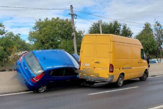 foto accident grav cu duba si masina proiectata pe separatorul de sensuri al dn1 la saftica coloana pana la balotesti smurd politie pompieri chemati 68ce7685d3323