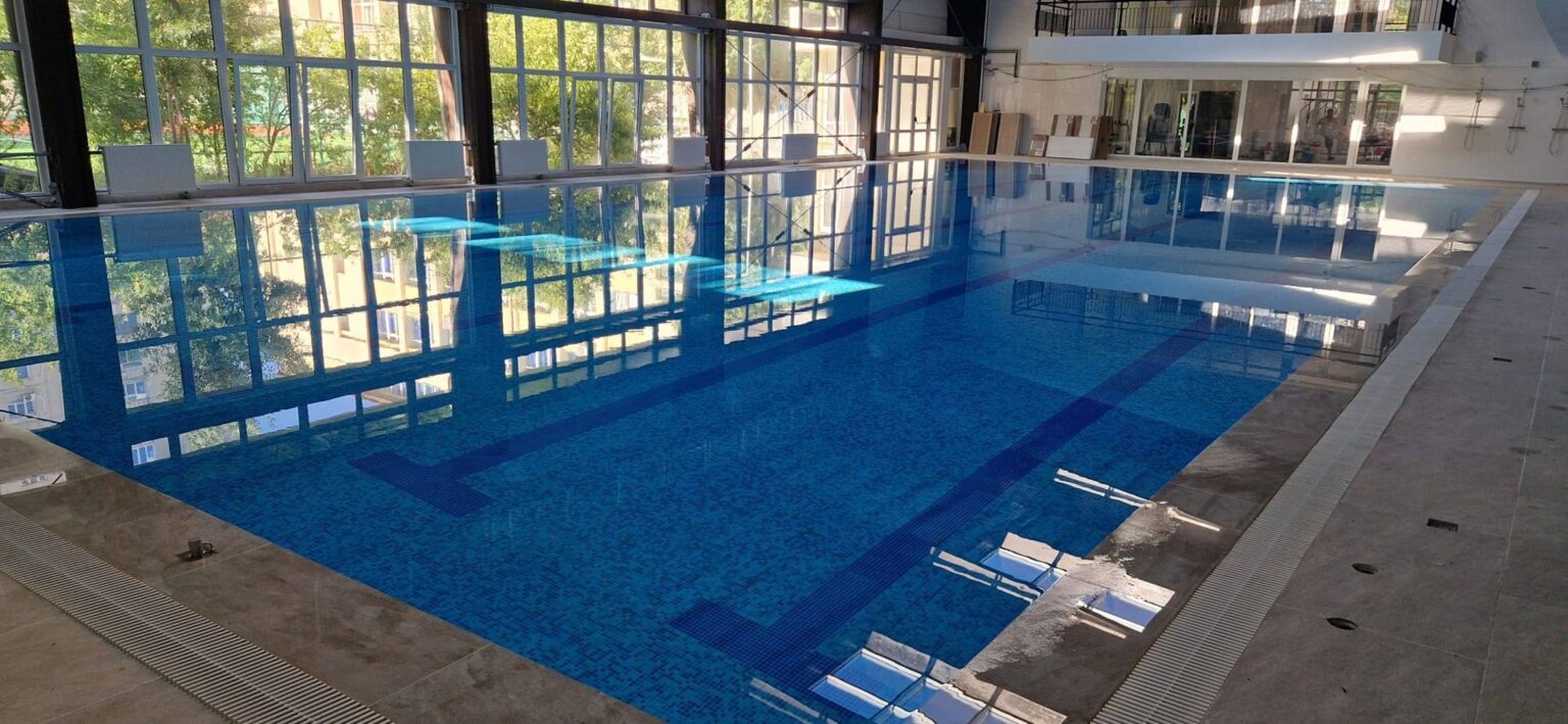 foto bazinul de inot de la scoala gimnaziala nr 311 va fi deschis zilnic f09f8f8a primaria are stabilit programul mai are de anuntat si preturile 68c2a077cc4ad