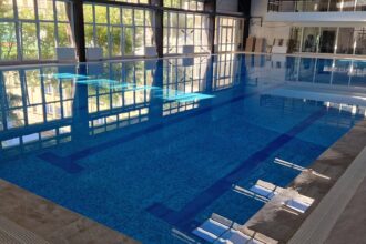 foto bazinul de inot de la scoala gimnaziala nr 311 va fi deschis zilnic f09f8f8a primaria are stabilit programul mai are de anuntat si preturile 68c2a077cc4ad