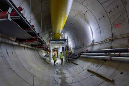 foto cele doua cartite de pe magistrala 6 au un avans considerabil pe santier asociatia pro infrastructura in vizita pe santier se lucreaza nonstop in trei schimburi 68b5c919eae53