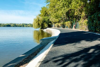 foto cum arata aleea din parcul regele mihai i care statea sa cada in lac dar a fost refacuta 68bbaeef8ac3f