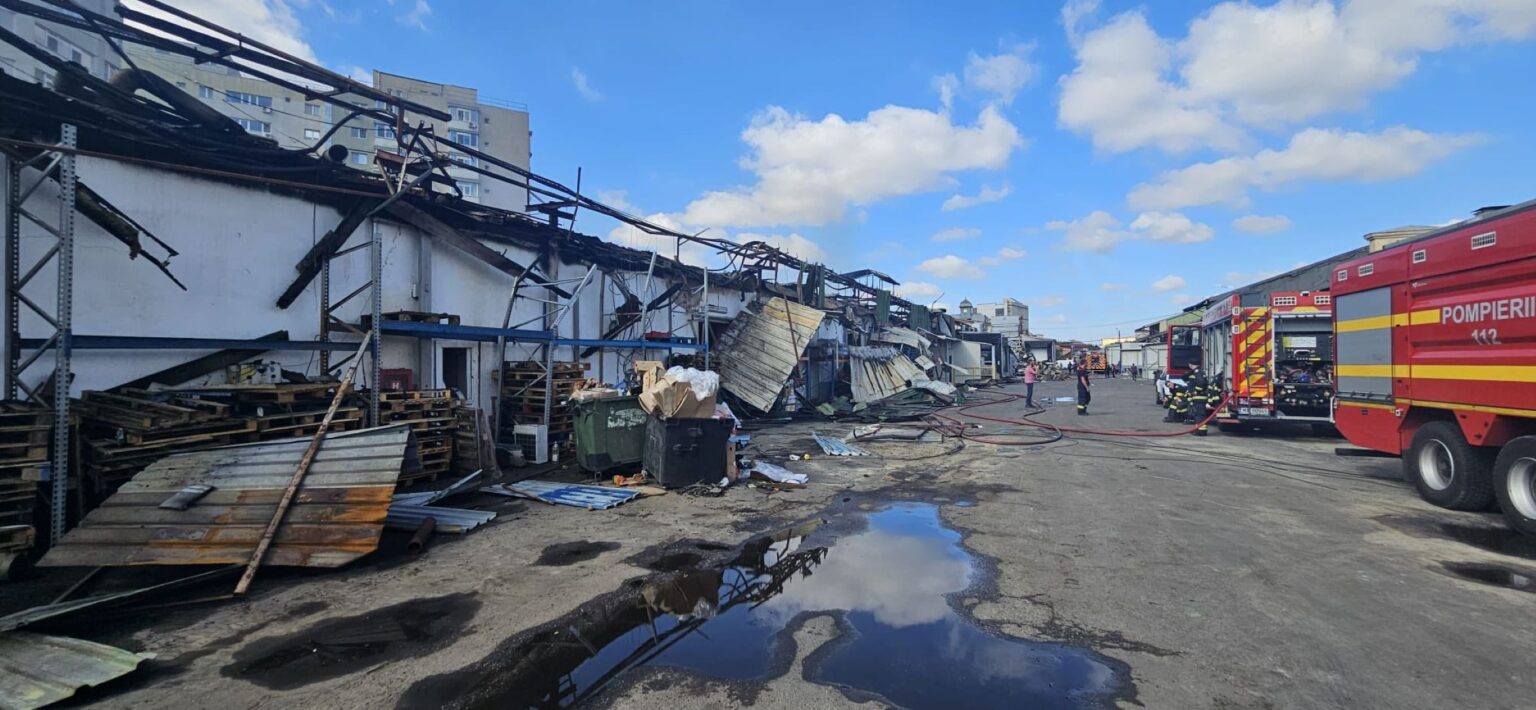 foto hopinca sfat pentru bucuresteni evitati deplasarile in zona unde s a produs incendiul de la antrefrig fumul continua sa afecteze zona 68d3f020d36ac