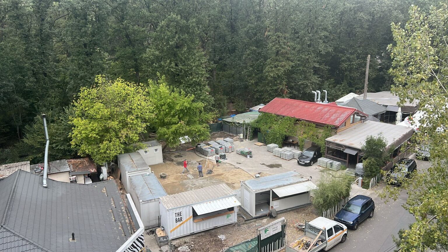 foto padurea baneasa va fi in curand plina de betoane nu de copaci chiar acum apar dughene terasele se extind si masinile distrug linistea din zona 68c17d6d0ae85