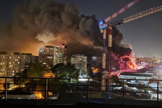 foto probabil cele mai puternice imagini cu incendiul din pantelimon inca nestins dimineata coloana gigantica de flacari si fum aer irespirabil 68d38c70f0c3c 2