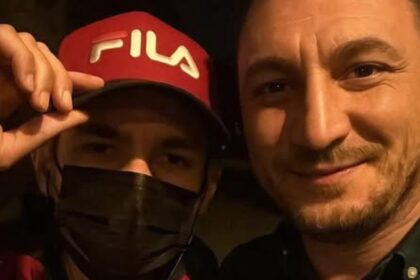 foto un selfie fals cu marian godina si agresorul livratorului strain circula pe internet poza e un fake grosolan e facuta cu ai 68bfdc5f66943