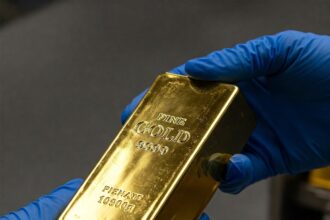 lingouri de aur evaluate la peste 4 milioane de euro scoase la vanzare in bucuresti 68c3b7723ac43