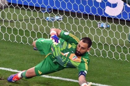 manchester city a anuntat transferul portarului italian gianluigi donnarumma 68b70010a8771