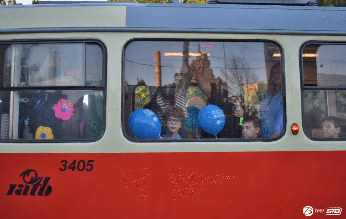 mii de participanti la evenimentul open for everyone porti deschise organizat la depourile militari si bujoreni 68cd1e901950b