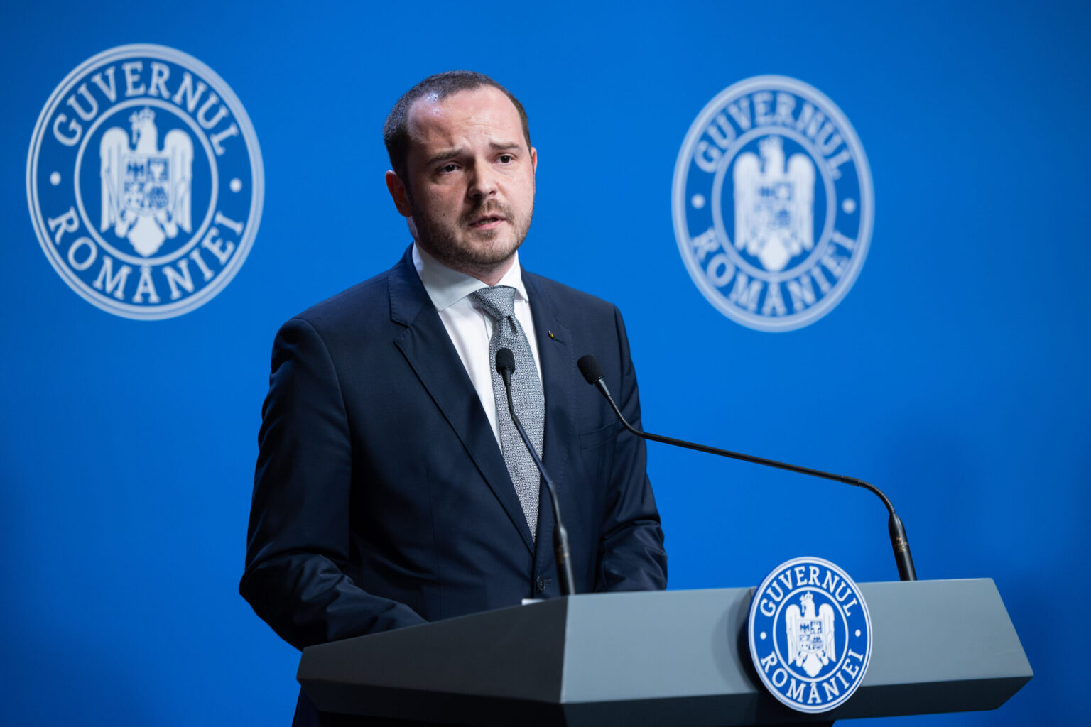 ministrul sanatatii nu poti sa ceri increderea oamenilor cand tu la ora 1100 nu mai esti la spitalul public ci la cabinetul privat 68c3a269ee7b5