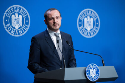 ministrul sanatatii nu poti sa ceri increderea oamenilor cand tu la ora 1100 nu mai esti la spitalul public ci la cabinetul privat 68c3a269ee7b5