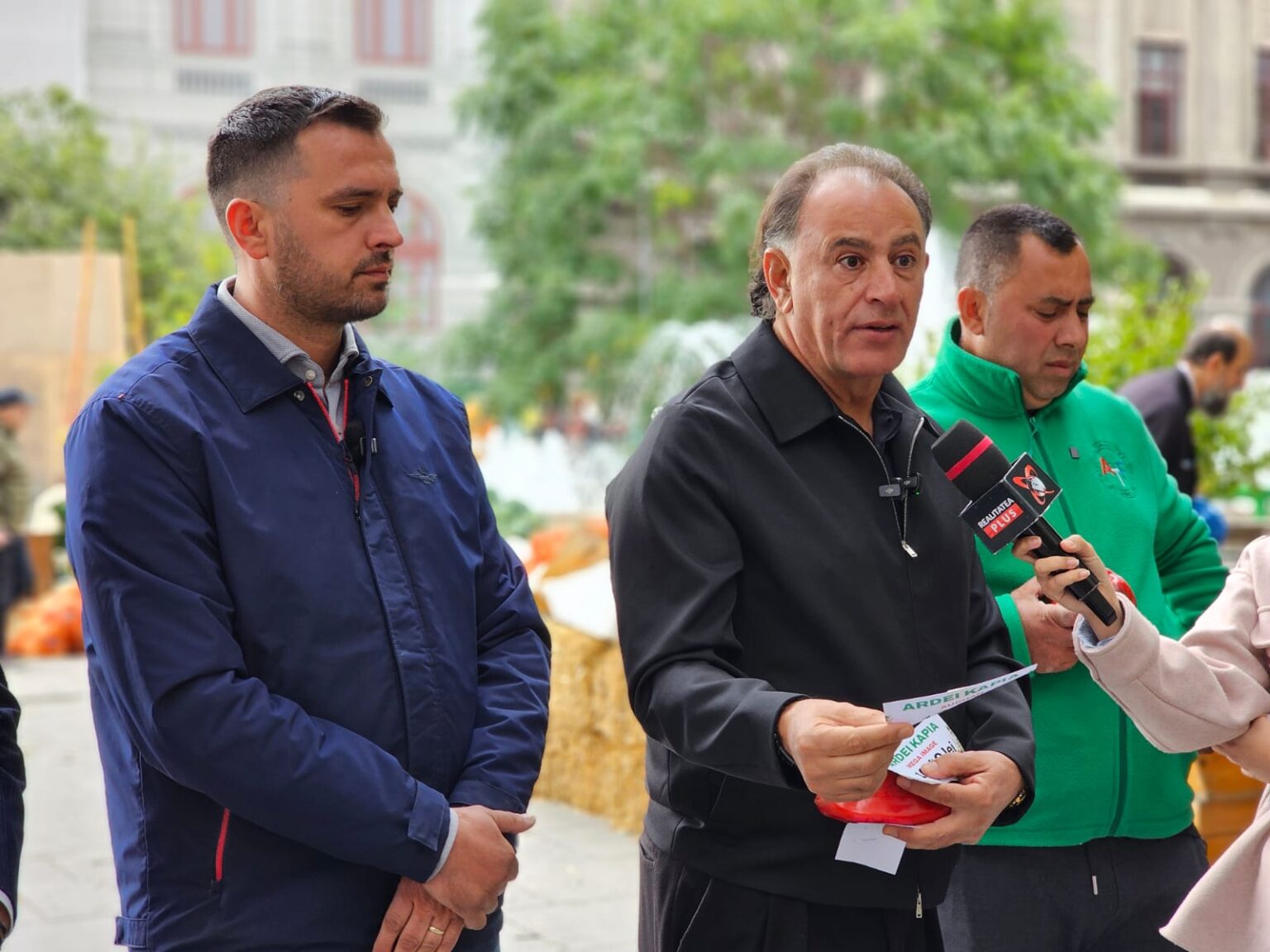 mohammad murad la mega image ardeiul kapia costa 10 lei la producator e 5 lei vi se pare normal sa nu poata sa il vanda 68d6671a07cc0