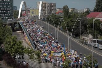 nicusor dan anunta ca se intalneste cu sindicalistii din educatie la ora 1330 la cotroceni peste 30 000 de profesori sunt asteptati luni la protestul national 68be7771238d3