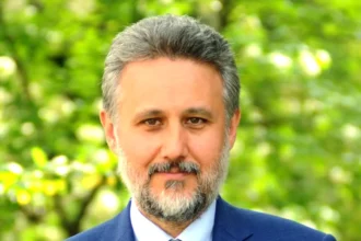 nicusor dan spune ca l a adus pe ambasadorul lazurca pentru o functie la bucuresti am foarte mare incredere in el 68c85ce988166