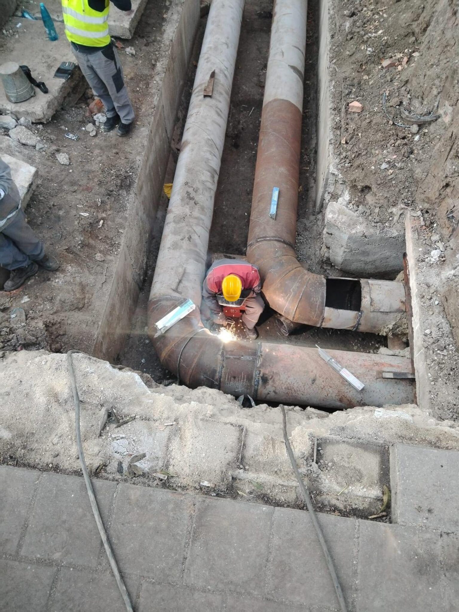 noi lucrari la reteaua termica explicatia pentru disperarea bucurestenilor din sectorul 5 aplicatia nu vede avariile robinetul nu vede apa calda 68d3f016aef42