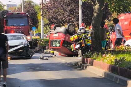 o masina de 16 ani din cele cat o ascutitoare rasturnata pe bulevardul constructorilor in urma unui accident trafic blocat in zona 68bee9a594d82