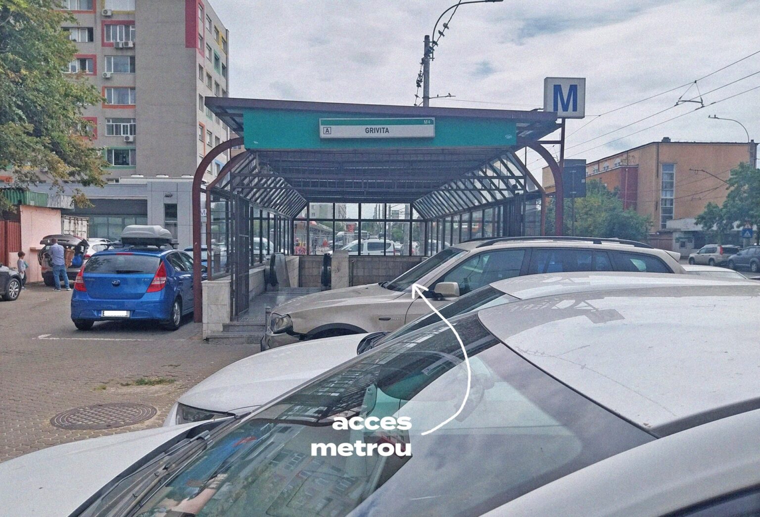 parcarea de pe trotuar fix in buza gurii de metrou din statia grivita vrem schimbare te trezesti cu masinile chiar la intrare 68c93fb76d05d