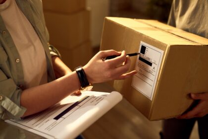 peste 500 de persoane lucrau la negru intr o firma de curierat din bucuresti compania a primit amenda de 200 000 pentru angajatii neinregistrati 68d7d7e60cf5a