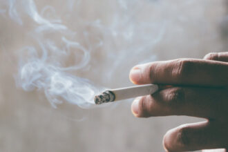 profesor bagat in spital de un elev dupa ce i a spus ca n are voie sa fumeze in scoala inspectoratul judetean galati face o ancheta 68c173764200d