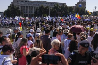 protest al studentilor luni in piata victoriei impotriva guvernului bolojan anosr taierea burselor si a facilitatilor de transport nu reduc deficitul bugetar 68d28977ae507 1