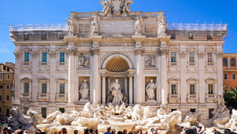 retea de romani prinsa cu escrocherii in roma pacaleau turistii cu alba neagra si in acelasi timp le furau din buzunare 68beec895233f