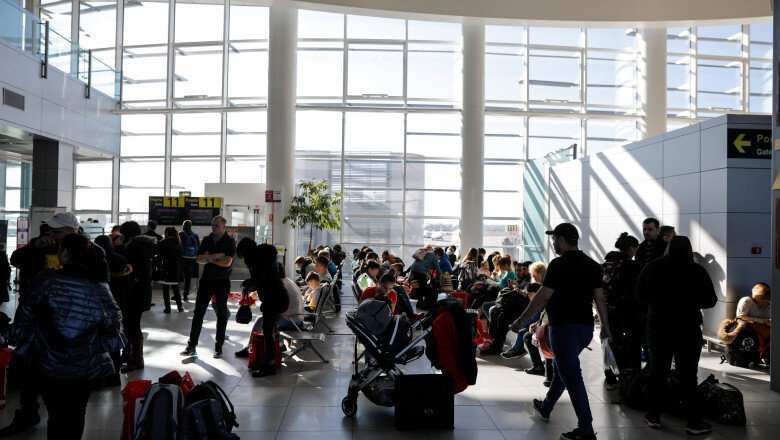 romanii ar putea plati mai putin pentru apa in aeroport proiect cel mult 3 lei pentru o sticla de 500 ml 68d3c1b0aa9c9