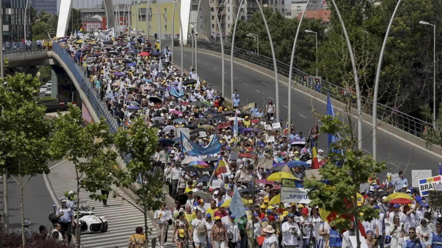scoala incepe in bucuresti cu marele protest al profesorilor carora li se alatura si studentii adunarea e in piata victoriei va urma un mars spre cotroceni 68b6e93394aa3 1