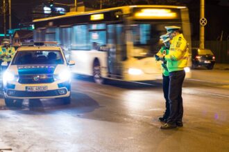 sofer beat retinut dupa ce a refuzat sa opreasca la semnalele politistilor si a lovit trei masini parcate in capitala 68c6605cde51b