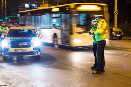 sofer beat retinut dupa ce a refuzat sa opreasca la semnalele politistilor si a lovit trei masini parcate in capitala 68c6605cde51b