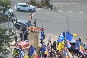 sustinator al lui georgescu ridicat de jandarmi dupa ce a afisat un steag cu simboluri legionare 68d3b3ace64a4 1