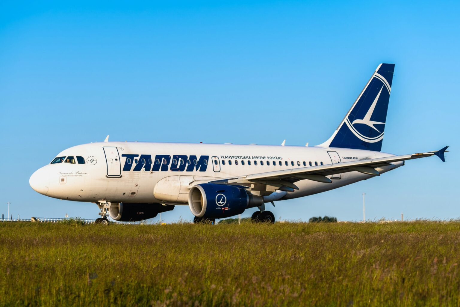 tarom ofera zboruri interne de la 71 de euro cu ocazia aniversarii a 71 de ani 68cc4376a2721