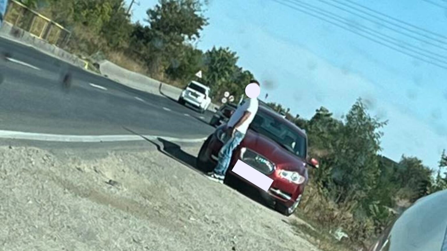 tentativa de inselatorie pe soseaua de centura jilava un barbat pretinde ca este turc si cere 500 lei in schimbul unui inel pentru bani de benzina 68d933c7b3f44