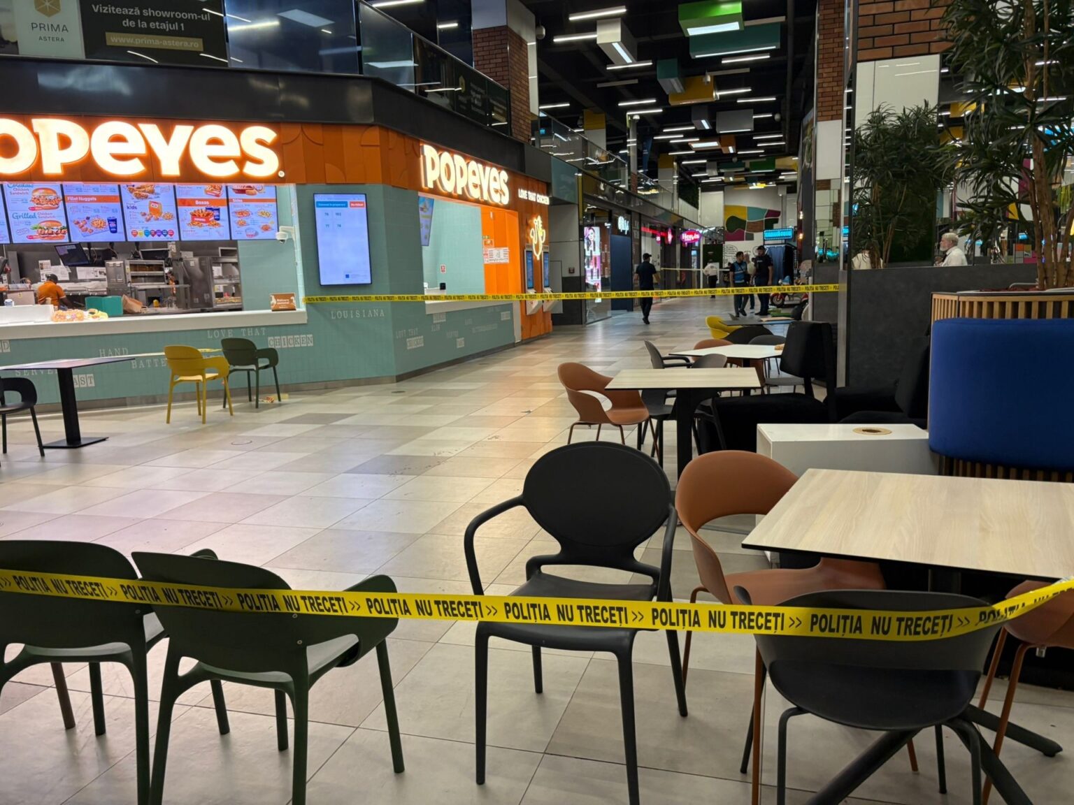 un barbat a atacat fosta iubita si sotul ei intr un mall din drumul taberei femeia avea ordin de protectie impotriva lui el purta bratara de monitorizare 68ca5ed55b79f