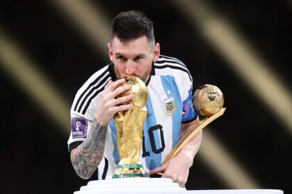 un card panini cu lionel messi vandut la licitatie pentru suma de 15 milioane de dolari 68c8237b92689