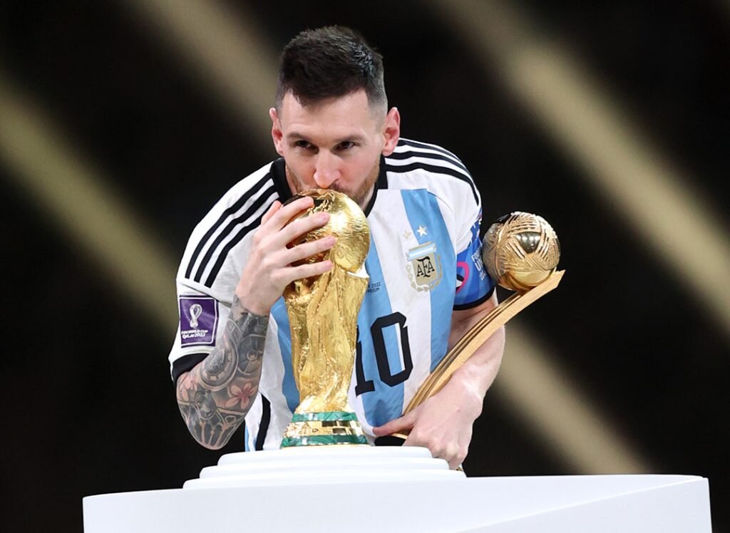 un card panini cu lionel messi vandut la licitatie pentru suma de 15 milioane de dolari 68c8237b92689