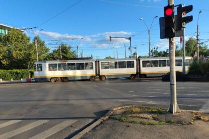update un vagon stb a blocat intersectia de la razoare mai multe linii stb au fost deviate trafic ingreunat in zona 68cba828cfa82