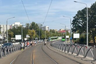 video a picat curentul in reteaua stb tramvaiele 1 10 11 si 25 sunt blocate in zona bd g ral paul teodorescu bd timisoara 68bd57b7c8884