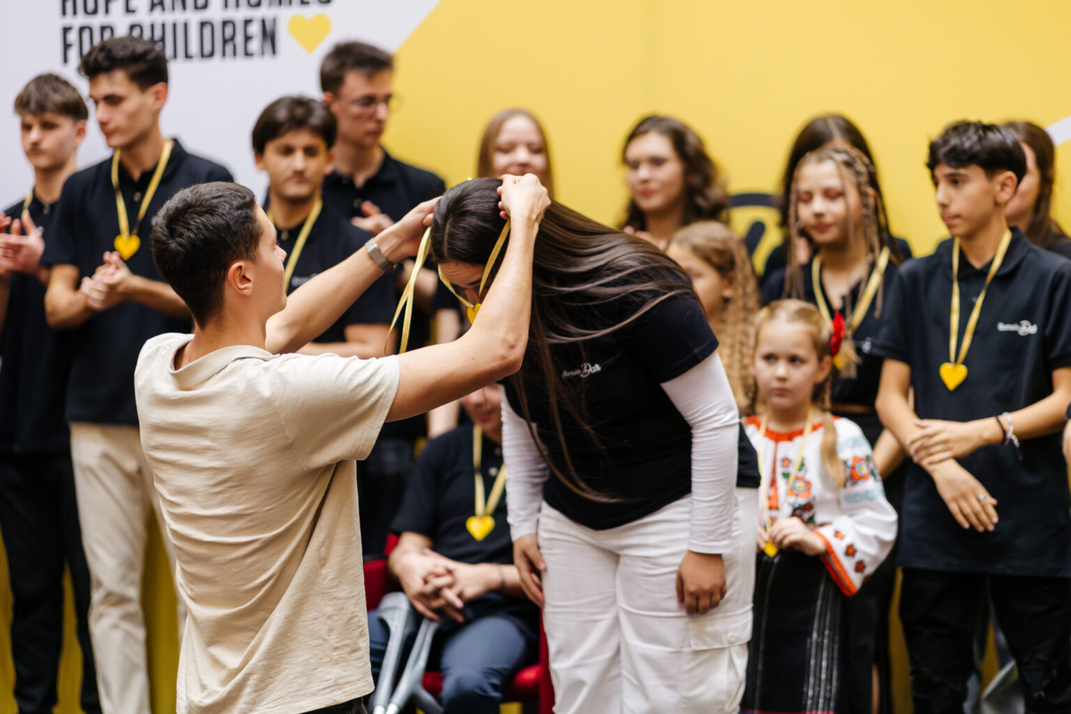 video david popovici isi doneaza ziua de nastere pentru viitorii campioni am invatat ca nu poti reusi de unul singur performanta se cladeste cu oameni 68c2a8c71ead9