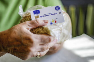 video guvernul a redus drastic sprijinul pentru saraci ce spun romanii despre cei 250 de lei primiti in doua transe ca si cum nu ar fi 68cfd7b67b3ae