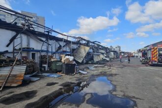 video incendiul de la antrefrig a fost stins dupa 36 de ore isu bucuresti ilfov raman in supraveghere mai multe autospeciale si o ambulanta smurd 68d4e89fbae34