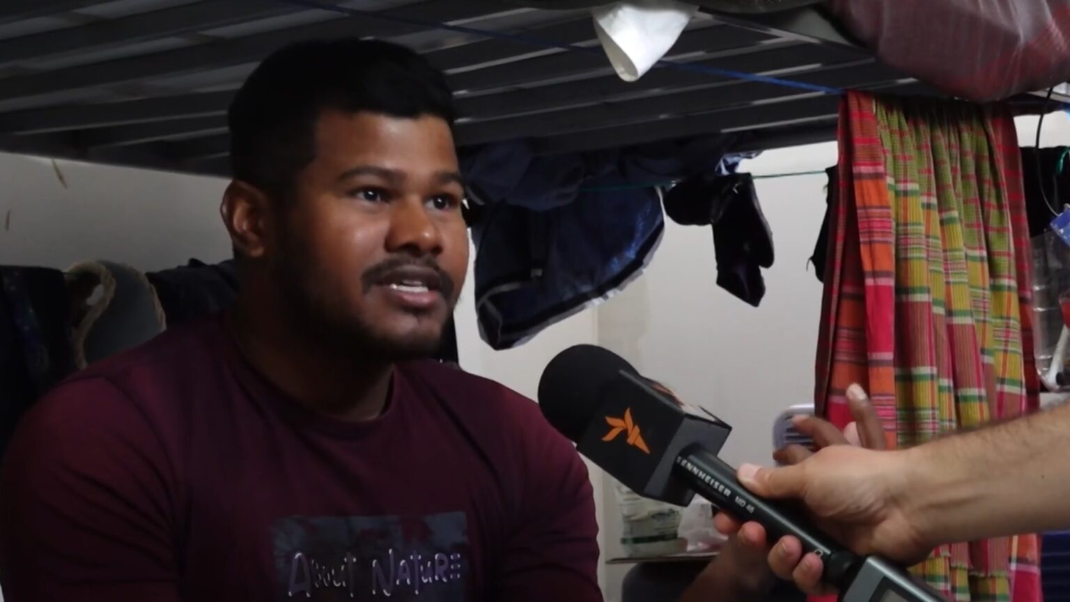 video povestea lui ismail livratorul din bucuresti batut in strada pe motiv ca ar fi invadator din ce castiga aici trimite 500 de euro acasa in bangladesh la ai lui 68b6db2332522