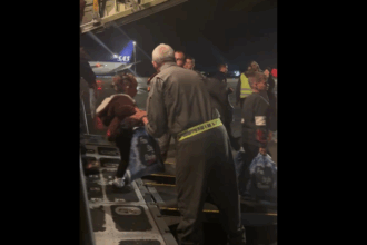 video romania desfasoara o noua misiune de sprijin umanitar destinata populatiei civile din fasia gaza 10 raniti grav si 28 de apartinatori 68cb12de43223