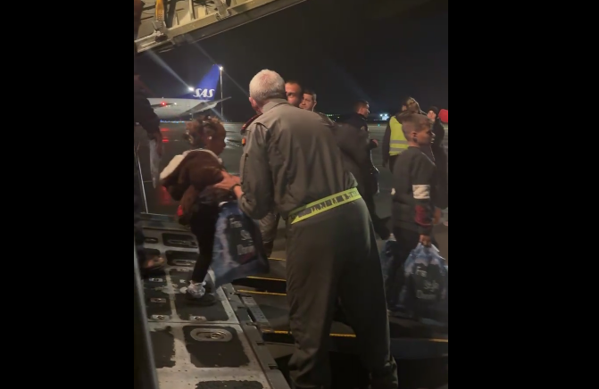 video romania desfasoara o noua misiune de sprijin umanitar destinata populatiei civile din fasia gaza 10 raniti grav si 28 de apartinatori 68cb12de43223