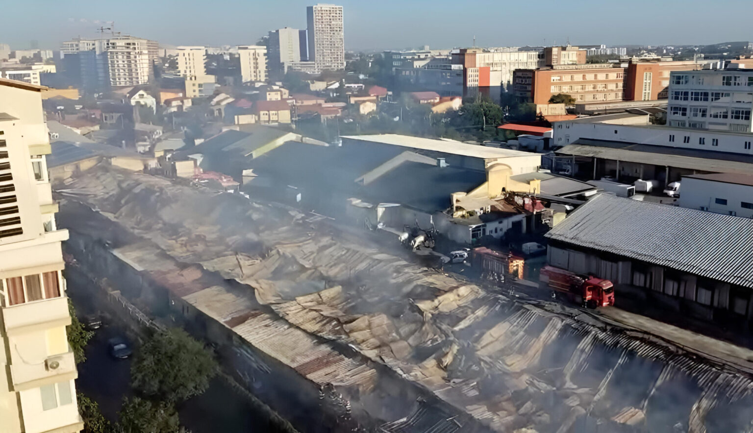 video ruina totala cum arata acum hala antrefrig distrusa de incendiul izbucnit aseara in pantelimon depozitul inca fumega pompierii inca intervin 68d39a8cec62e