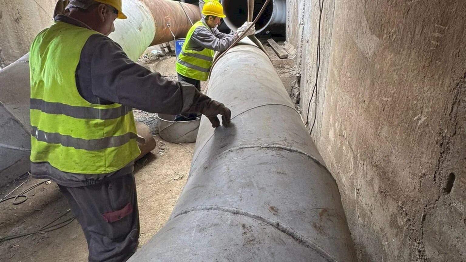 video saptamana cu dusuri reci pentru bucurestenii din zona splaiul unirii bld mircea voda se carpeste o conducta veche de peste 30 de ani 68dbd37ae6d09