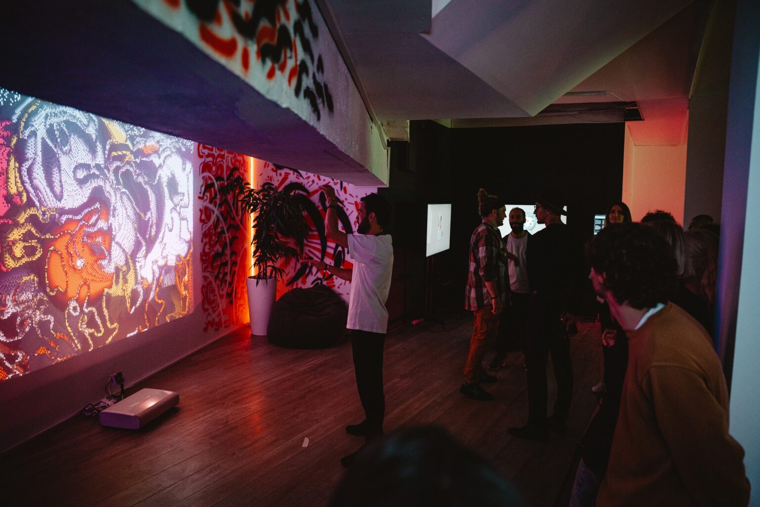 video spectacol de lumina tehnologie si inteligenta artificiala la casa presei radar festivalul futurist este in acest weekend in bucuresti marile atractii si programul 68dbc472b2377