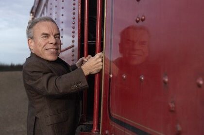 warwick davis revine in rolul profesorului filius flitwick in serialul harry potter 68b57c9b5a2c5