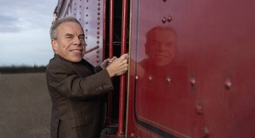 warwick davis revine in rolul profesorului filius flitwick in serialul harry potter 68b57c9b5a2c5