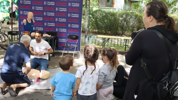 zilele bucurestiului assmb aproximativ 200 de persoane au participat la un atelier de prim ajutor 68cf9070aeaf1