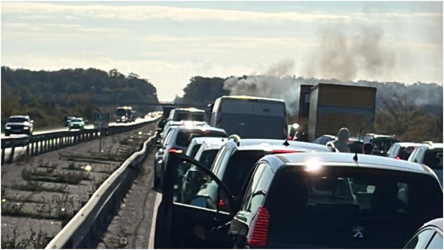 accident cu incendiu pe autostrada bucuresti pitesti a1 martor sunt cozi de masini de 2 kilometri pe sensul spre capitala 68f49cfb74c84